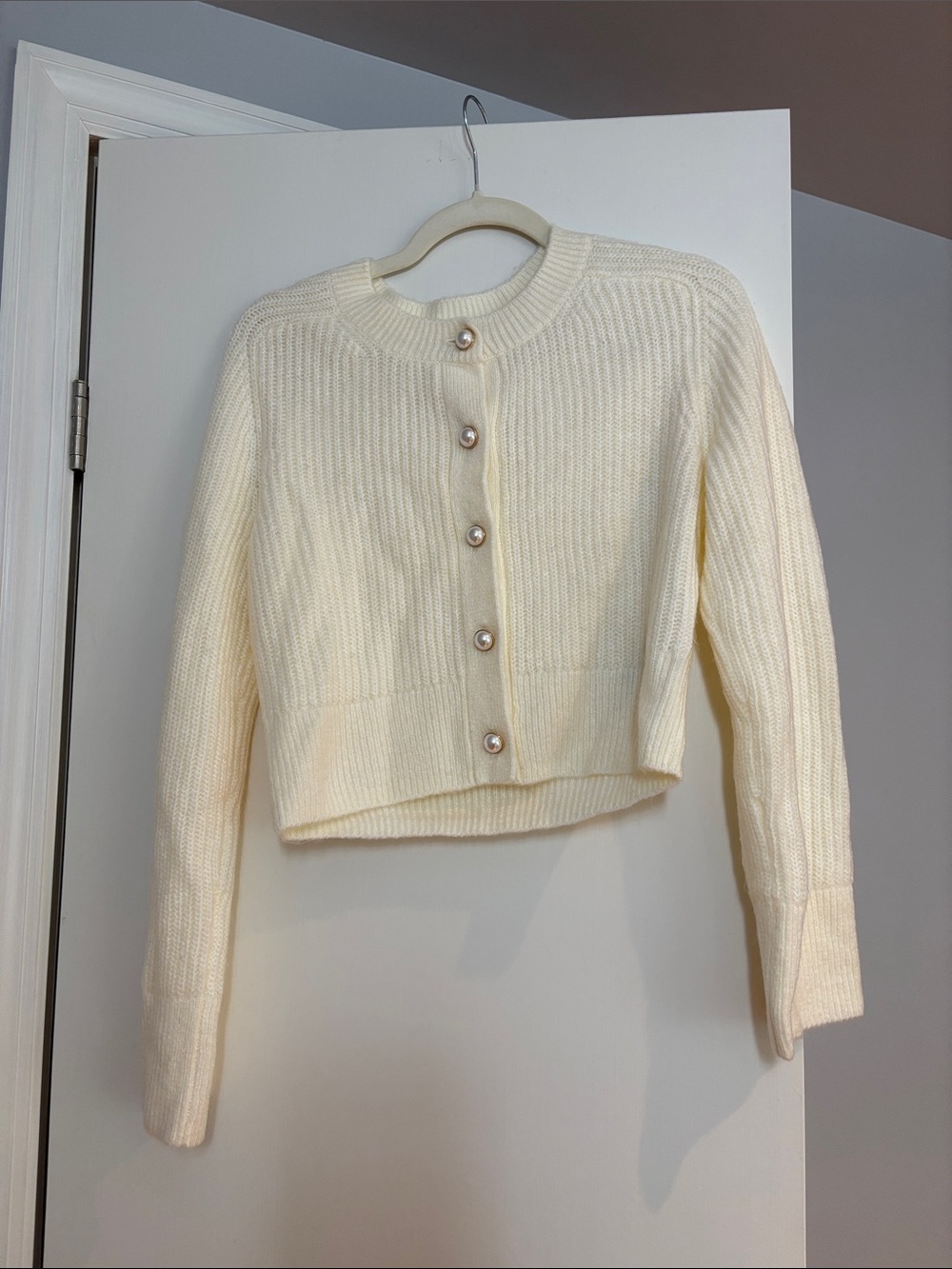 Abercrombie & Fitch Ivory Cropped Ribbed Cardigan with Pearl Buttons